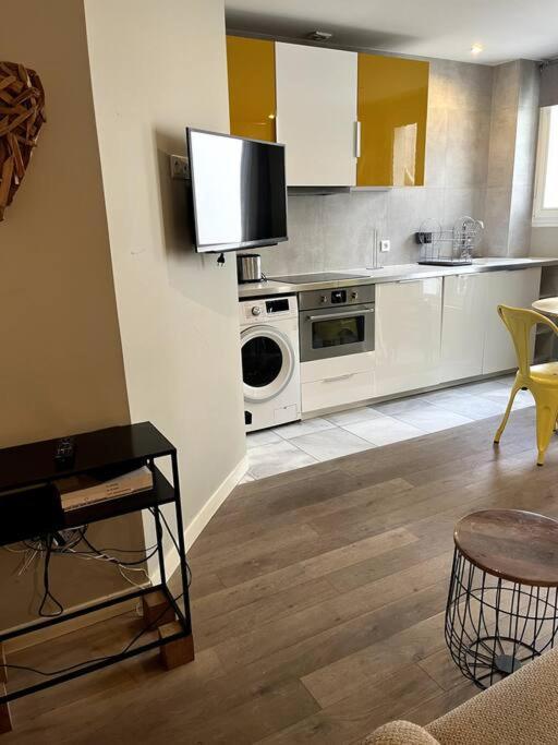 4 Personnes - St Lazar Sur Cour Apartment Paris Bagian luar foto