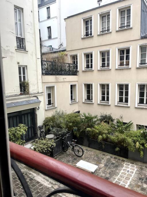 4 Personnes - St Lazar Sur Cour Apartment Paris Bagian luar foto