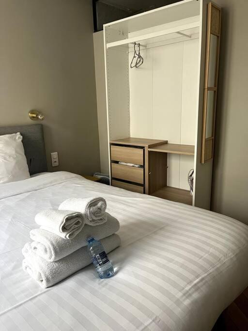 4 Personnes - St Lazar Sur Cour Apartment Paris Bagian luar foto