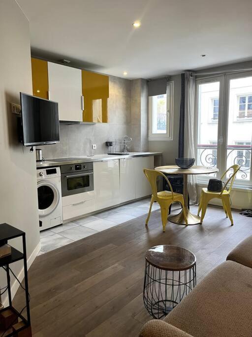 4 Personnes - St Lazar Sur Cour Apartment Paris Bagian luar foto